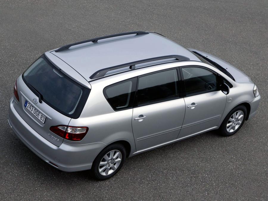  Toyota Avensis Verso 2003 года  (фото 14 из 25)